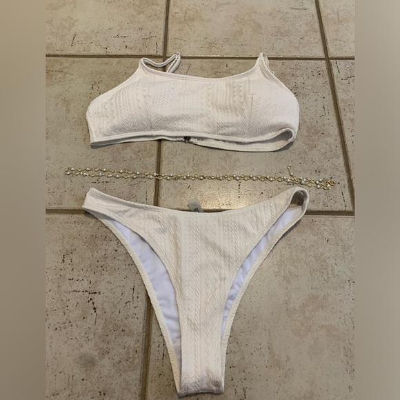💙 Cream Textured Bikini Swimsuit Set Size L with Pearl Body Chain - Picture 8 of 10